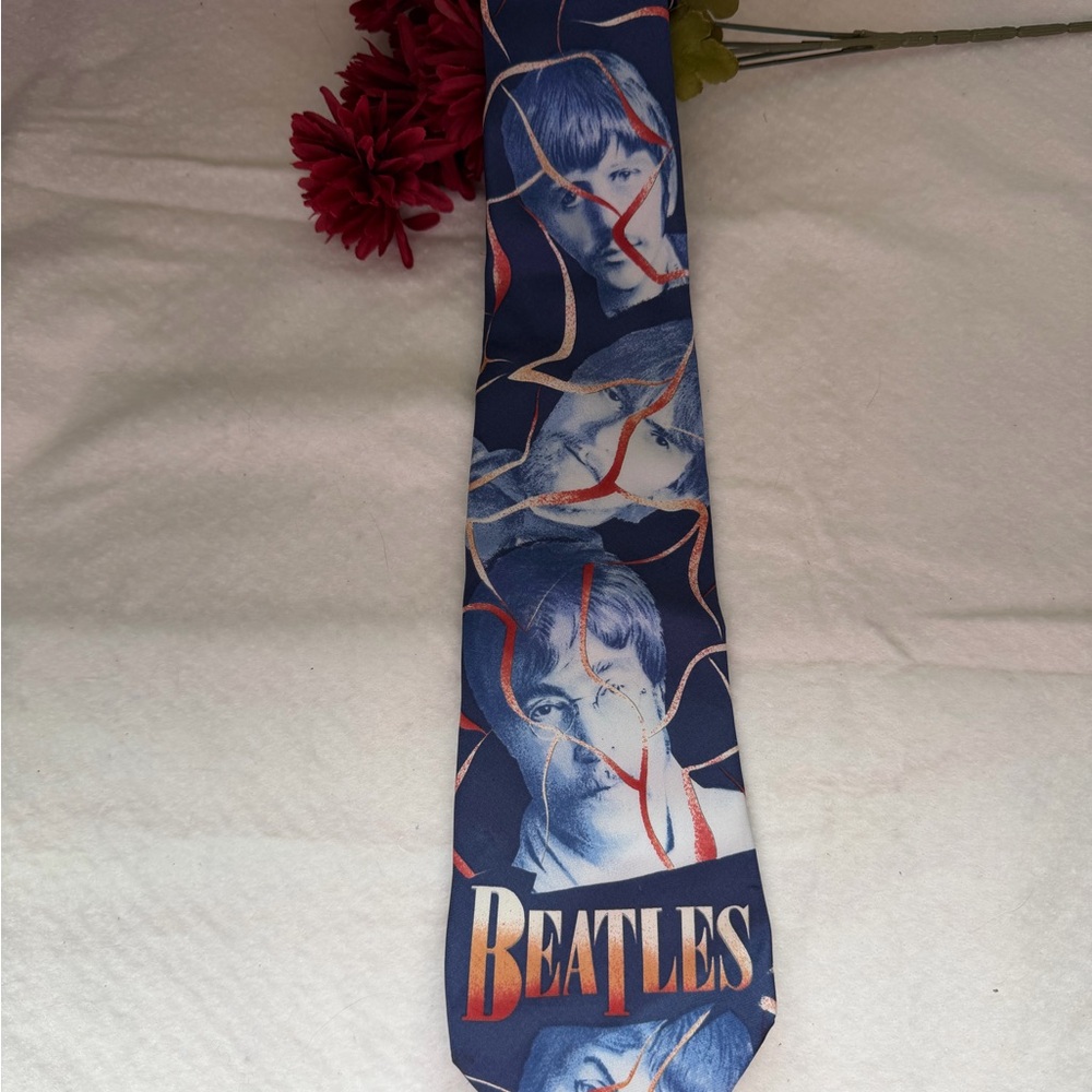 Vintage Beatles Silk Tie with Blue and Red Design - Picture 8 of 13